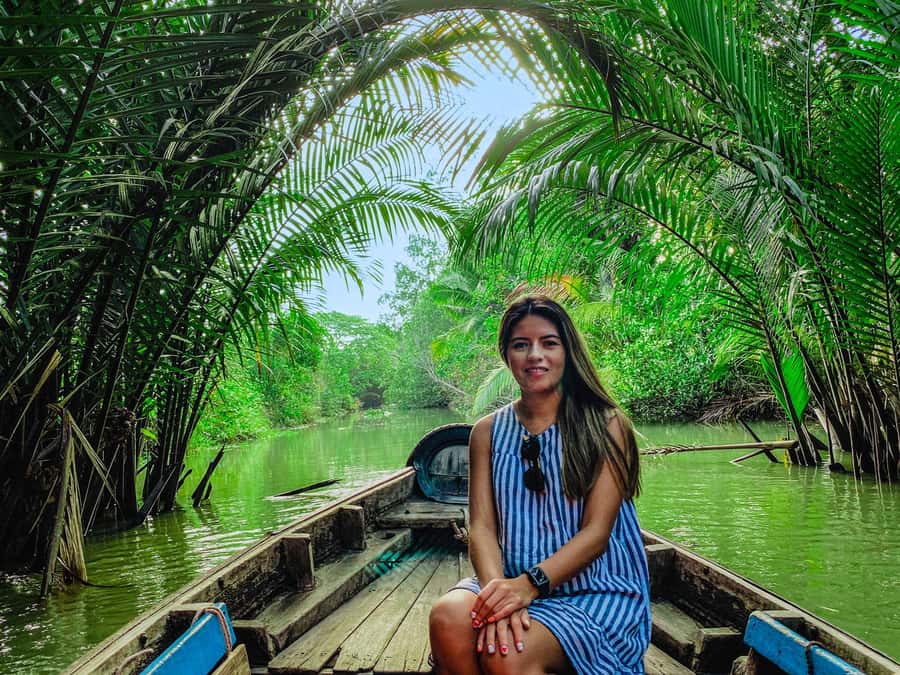 Can Tho: A Real Mekong Tour, Floating Market, Cacao & Life's - Cai Rang floating market from a small boat (and what to eat)