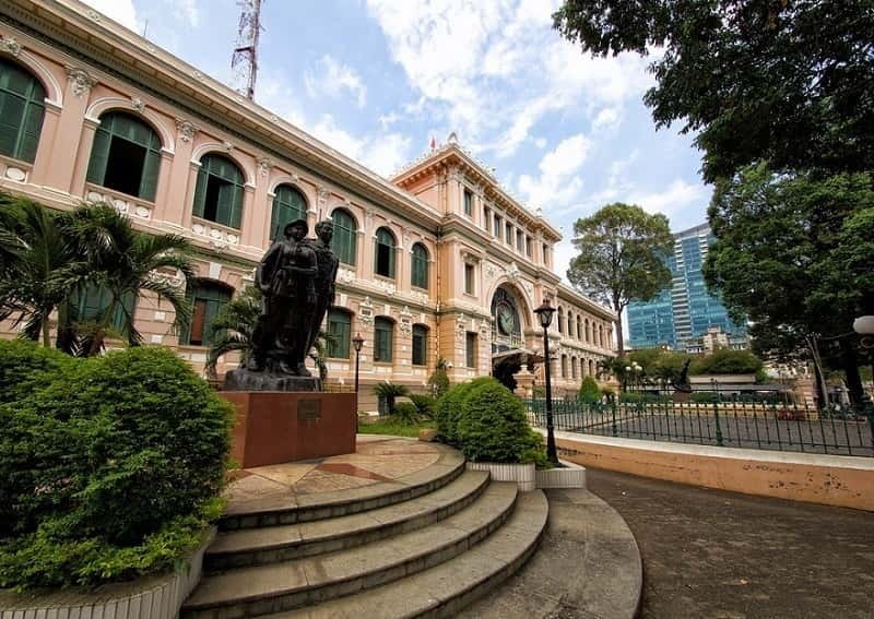 Daily Small Group Tour to Saigon City and Cu Chi Tunnels - A 7:45am start that makes the route feel sensible