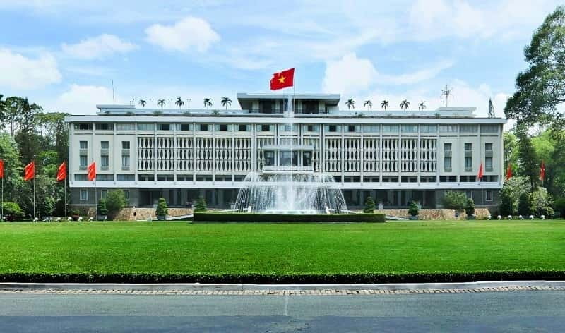 Daily Small Group Tour to Saigon City and Cu Chi Tunnels - War Remnants Museum: photo exhibits that connect events and consequences