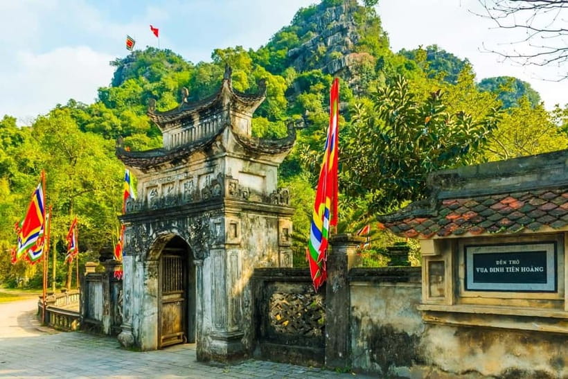 From Hanoi: Tam Coc Boat Trip and Hoa Lu & Mua Cave Tour - Ninh Binh in a nutshell: why this route works