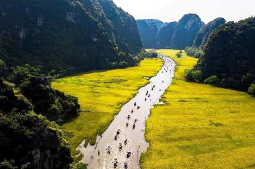 From Hanoi: Tam Coc Boat Trip and Hoa Lu & Mua Cave Tour - Lunch break: a buffet that actually keeps the day running
