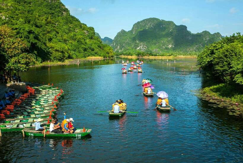 From Hanoi: Tam Coc Boat Trip and Hoa Lu & Mua Cave Tour - Pace and group size: what to expect from the day’s rhythm