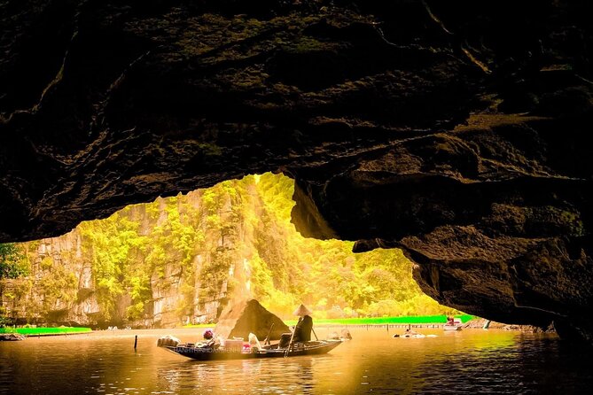 Full-Day Tour Hoa Lu, Tam Coc Boat Trip and Mua Cave - Lunch Break at 12:15: Vietnamese Buffet with Vegetarian Options