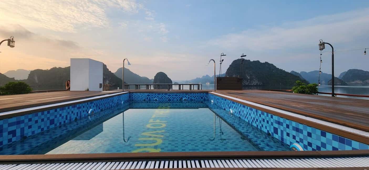 Hanoi: 2-Day Ha Long Bay 4-Star Cruise with Titov Cave - Day 1 on Ha Long Bay: seafood cruising, Luon Grotto, and Ti Top Island
