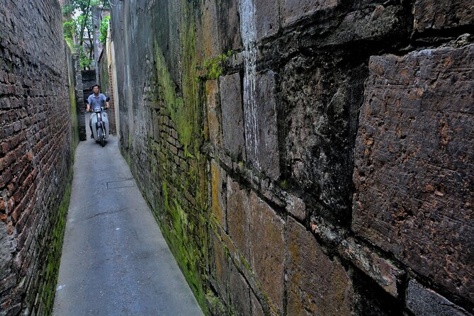 Hanoi Countryside Motorbike Tour: Red River Culture & Daily Life - The included meal and the way guides handle food stops
