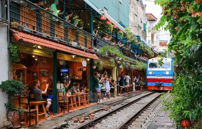 Hanoi: Eat Like a Local Small Group Street Food Tour - The Food Run: 7+ Hanoi Dishes That Teach You How to Eat Here