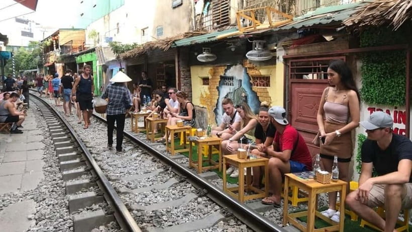 Hanoi: Guided Street Food Tour with Tastings - The food lineup: 7+ dishes from pho and bún chả to bánh mì and spring rolls
