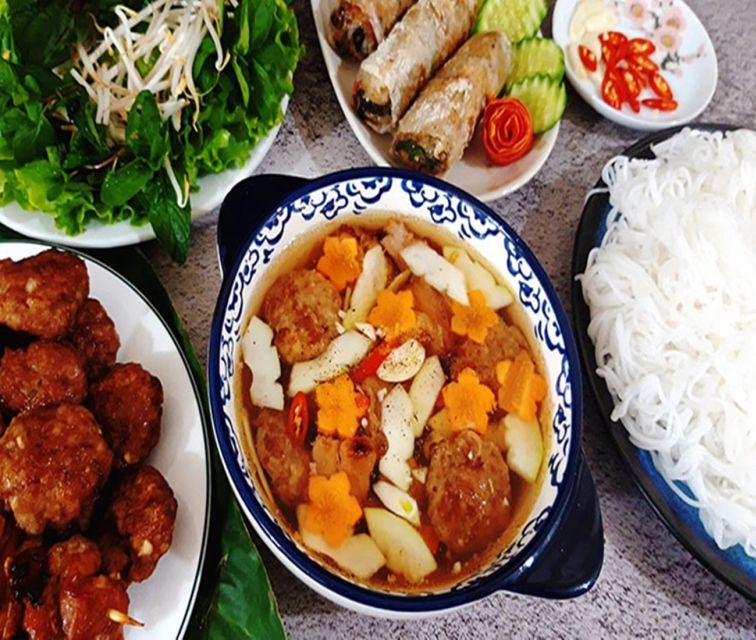 Hanoi: Guided Street Food Tour with Tastings - Drinks and dessert: how trà đá, beer, and coffee fit the pacing