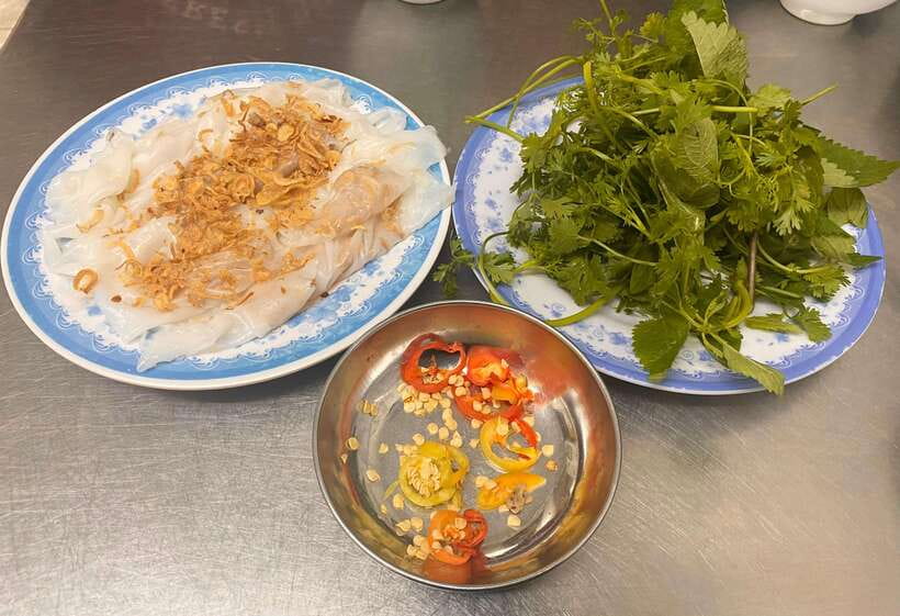 Hanoi: Guided Street Food Tour with Train Street Experience - Price and Value: What $17 Buys You in Real Hanoi Terms