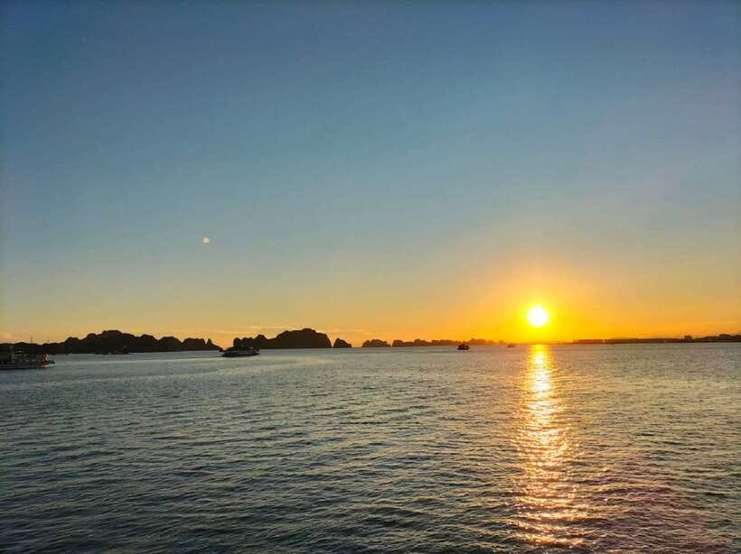 Hanoi: Ha Long Bay Day Cruise - Swimming, Meal, Kayaking - Titop Island swim and viewpoint hike: choose your energy