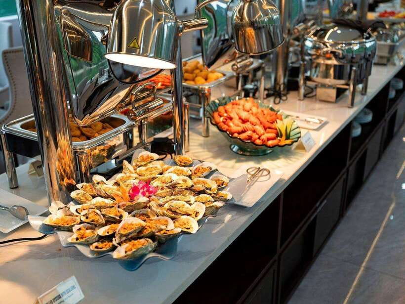 Hanoi: Ha Long Bay Day Trip - Luxury Cruise & Buffet Lunch - Buffet lunch while you cruise: traditional dishes on a schedule
