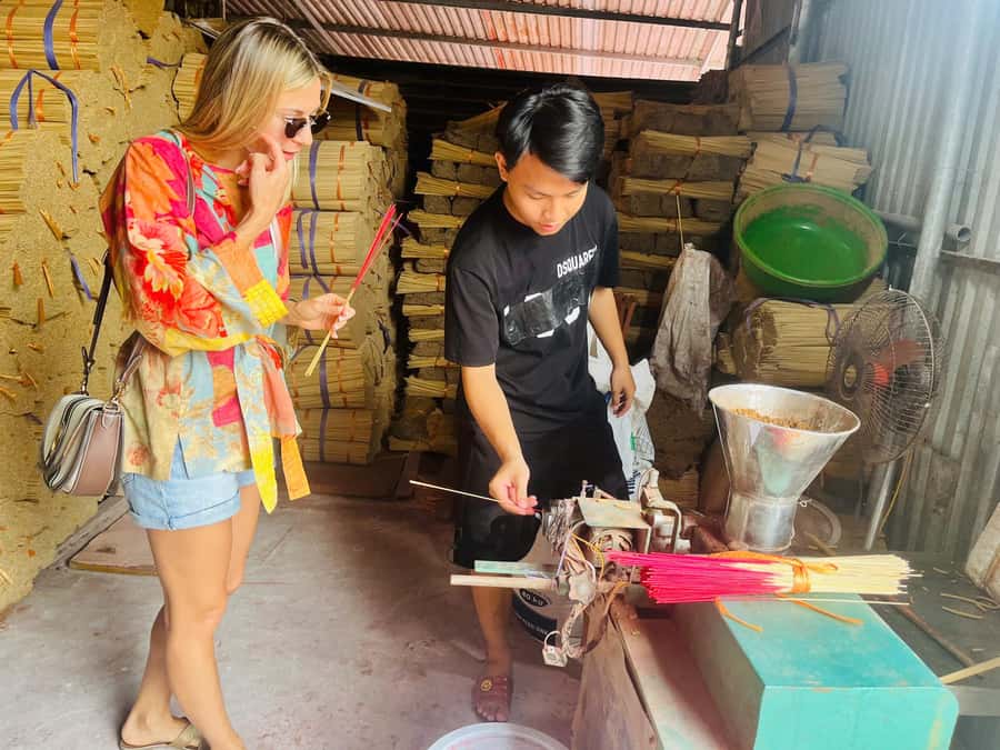 Hanoi: Incense Village, Hat & Lacquer Artisanal or City Tour - The Factory Stop: When Village Craft Turns Into Production