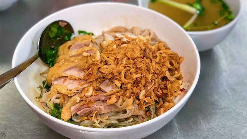 Hanoi: Michelin Guide Street Food Walking Tour - Hanoi Old Quarter Walk: why this route makes food make sense