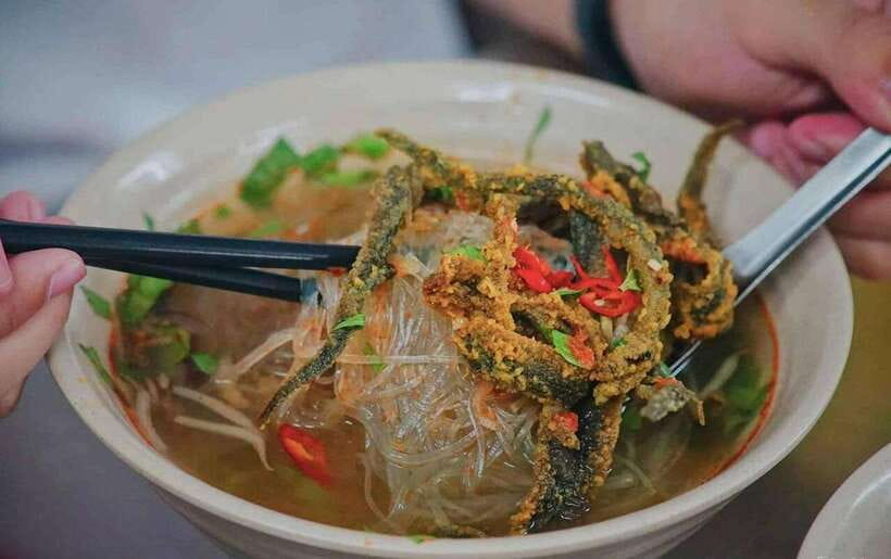 Hanoi: Michelin Guide Street Food Walking Tour - Crispy eel glass noodles: slow broth with crunchy contrast