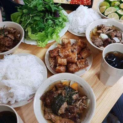 Hanoi: Michelin Guide Street Food Walking Tour - Dry chicken pho: the starter that teaches you how Hanoi tastes