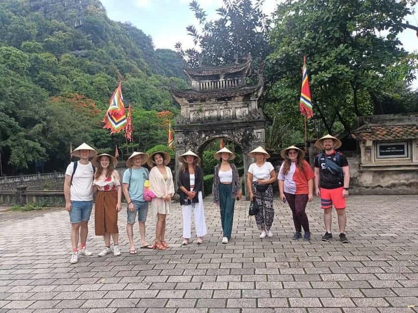 Hanoi/Ninh Binh: 1-Day Tam Coc/Trang An, Hoa Lu & Mua Caves - Lunch at the Restaurant: Fuel for Boat, Bike, and Steps