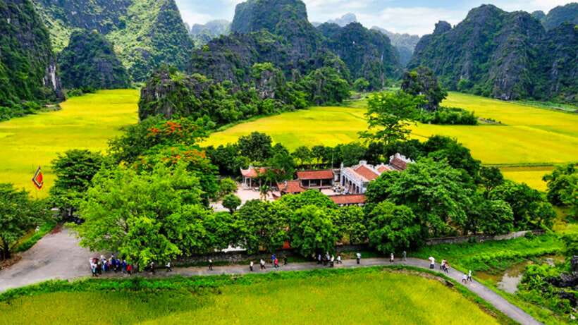 Hanoi/Ninh Binh: 1-Day Tam Coc/Trang An, Hoa Lu & Mua Caves - Hoa Lu Ancient Capital: Dinh King and Le King Temples (No-Shrorts Rule)