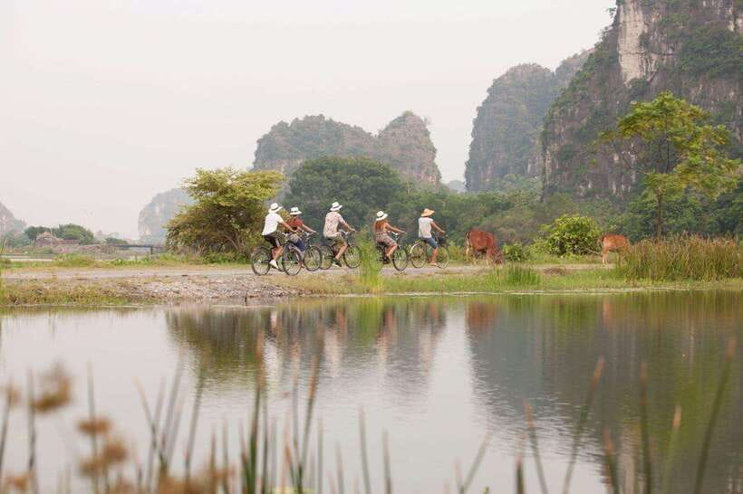 Hanoi: Ninh Binh- Hoa Lu - Trang An - Mua Cave - Best Seller - Climbing Mua Cave: Almost 500 Steps to Tam Coc Views