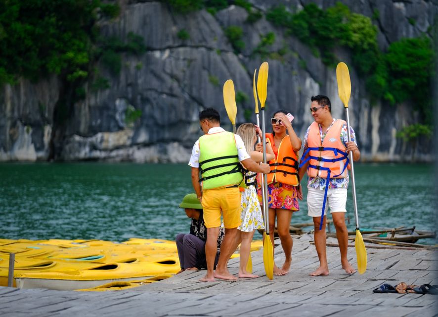 Hanoi: Roundtrip Halong Bay Islands, Caves, Kayaking & Lunch - On the water: 5 hours cruising past Ha Long Bay icons