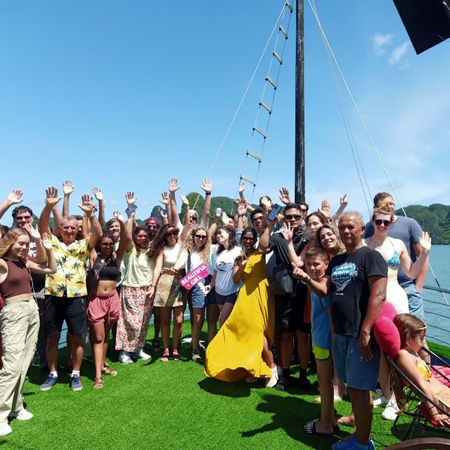 Hanoi: Roundtrip Halong Bay Islands, Caves, Kayaking & Lunch - Seafood lunch on board: included value, plus the one potential drawback