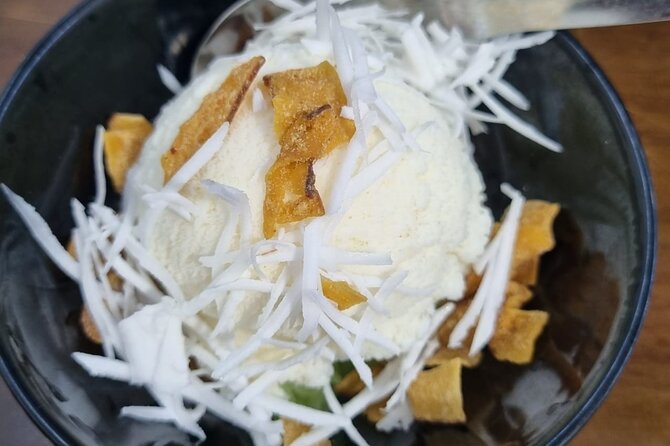 Hanoi Walking Street Food Tour with Train-Street Visit - Pho and the real test of a good guide