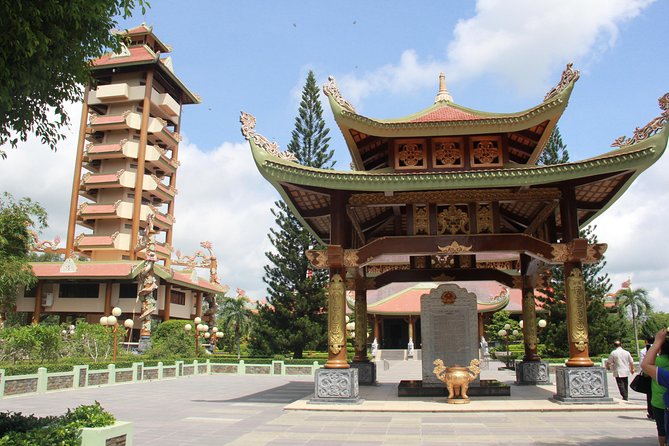 HCM City: 1-Day Cu Chi Signature Tunnels & Liberated Village - Ben Duoc Memorial Temple: a bigger memorial, less mass-market