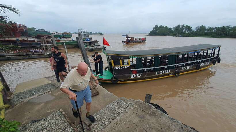 HCM: Mekong Delta Islands Boat & Tuk-Tuk Tour with Tastings - Bee Farm, Honey Tea, Coconut Candy, and Bánh Khọt