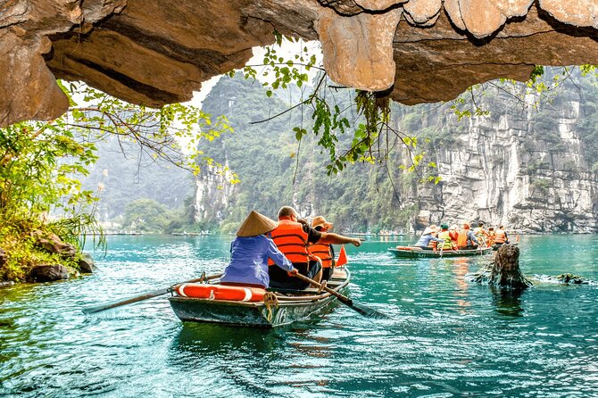 Highlight Ninh Binh Full Day Tour Tam Coc Boat, Mua Cave, Hoa Lu - Village Bikes: The Easy Way to See Ninh Binh Up Close