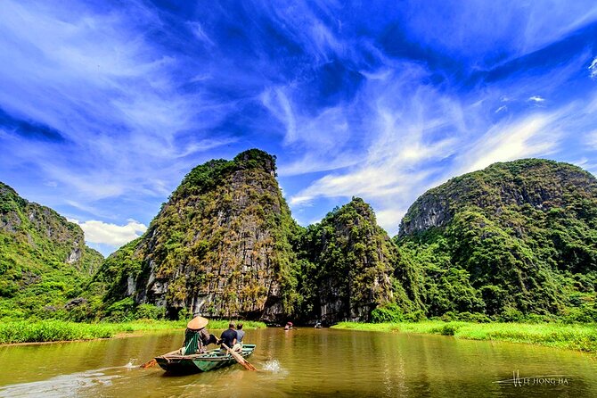 Highlight Ninh Binh Full Day Tour Tam Coc Boat, Mua Cave, Hoa Lu - Stop 2: Tam Coc Bamboo Boat Ride Through Caves and Rice Fields