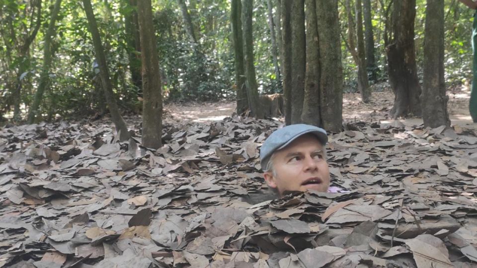 Ho Chi Minh City: Cu Chi Tunnels and Gun Shooting Experience - Lacquer painting workshop: the craft stop that makes the story human