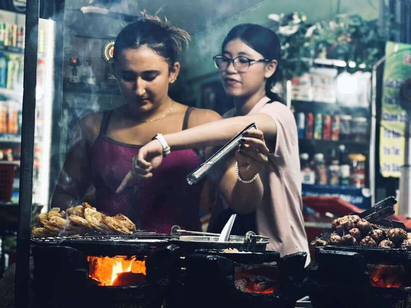Ho Chi Minh City: Walking Food Tour with 13 Tastings - Meeting point and how the 3.5-hour loop runs