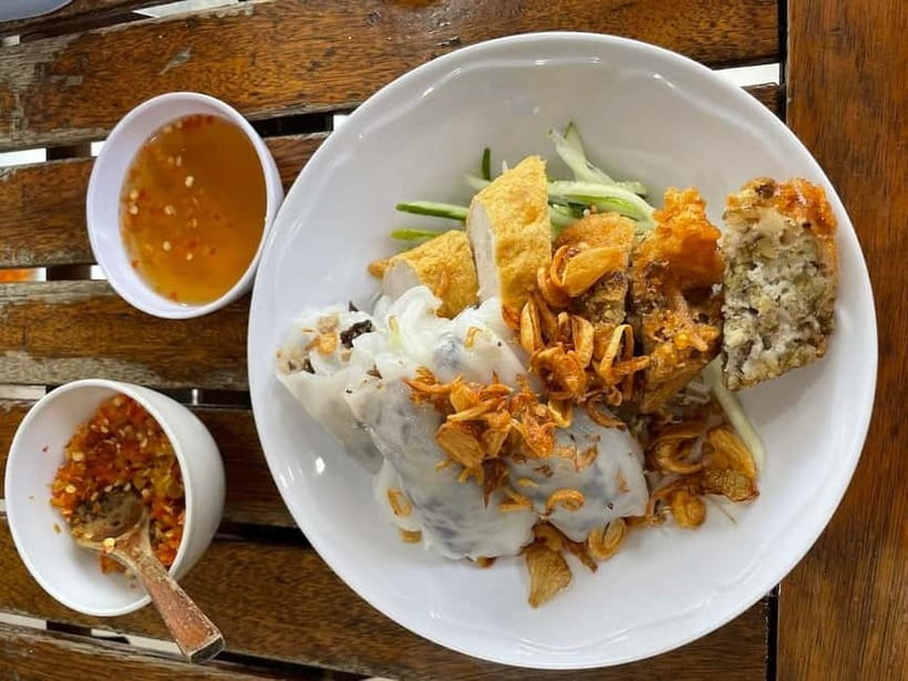 Ho Chi Minh: Original Walking Street Food Tour with Foodies - What You Eat: 10 Dishes, Beer, and the Details You’ll Notice