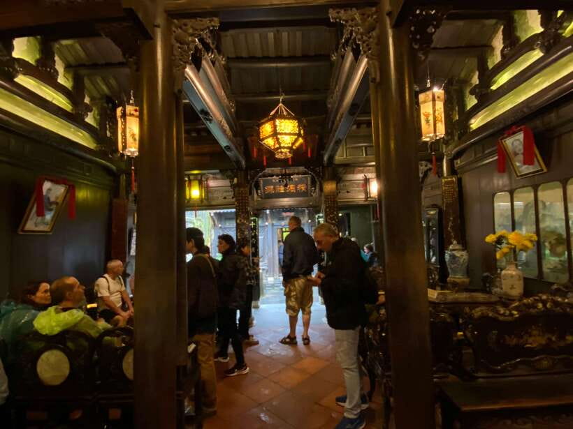 Hoi An Ancient Town - Walking Tour with Local Guide - Japanese-Covered Bridge and Kazik Park: Photo Stops With Breathers