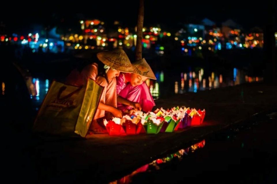 Hoi An : Hoai River Boat Trip by Night and Floating Lantern - Practical tips that make the ride smoother