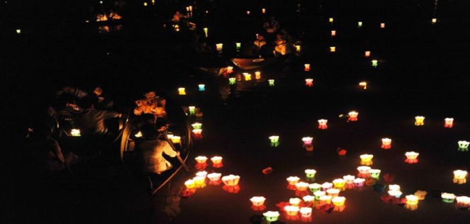 Hoi An : Hoai River Boat Trip by Night and Floating Lantern - On the Thu Bồn/Hoai stretch: your private wooden boat setup