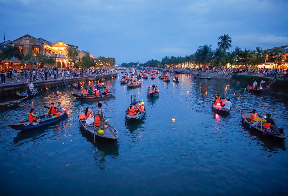 Hoi An : Hoai River Boat Trip by Night and Floating Lantern - Meeting at the Kazimierz Kwiatkowski bust: the stress-free start