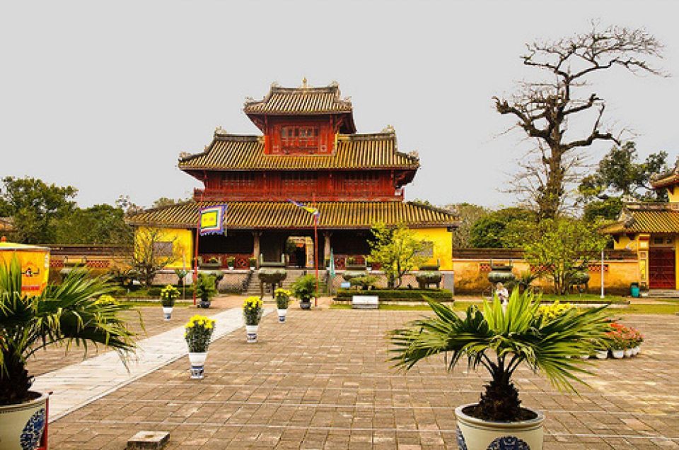 Hue Customizable Tour with Imperial Citadel & Forbidden City - Ngọ Môn Noon Gate and the Flag Tower: Ceremonies You Can Still See