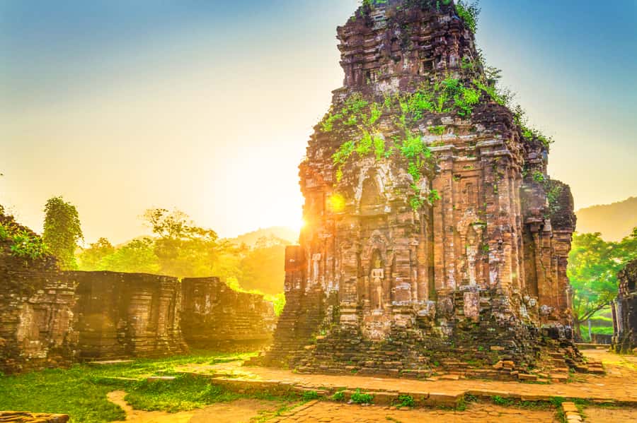 Hue: Private Car to/from Hoi An via Multi Attractions(1-Way) - Hai Van Pass: Sharp Turns, Fortified Vestiges, and Bunker Views