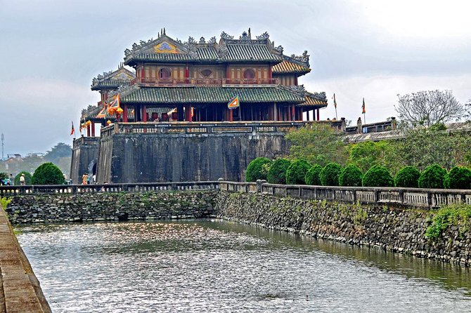 Hue’s Top Attractions by Car with Informative ES Driver - Key things to know before you go