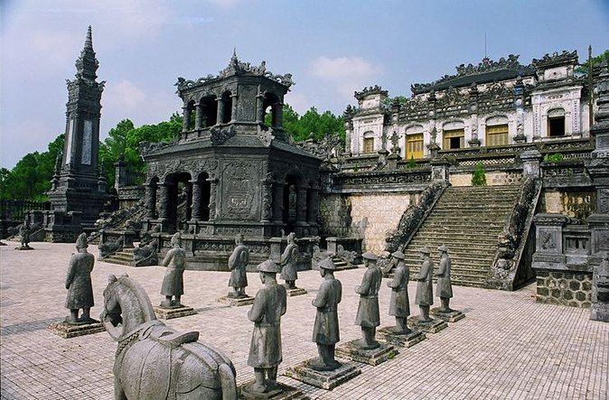Hue’s Top Attractions by Car with Informative ES Driver - Hue Imperial City (Citadel): huge walls, long walking, big payoff