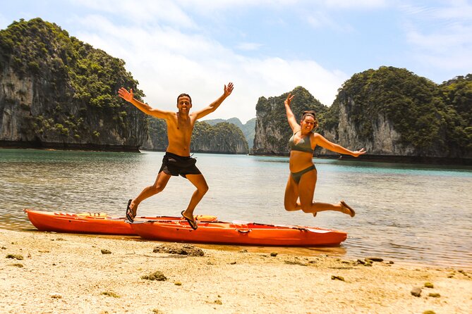 Lan Ha - Ha Long bay with local experts (small group guaranteed) - Kayaking at Ba Trai Dao Beach: quiet water and natural shoreline time