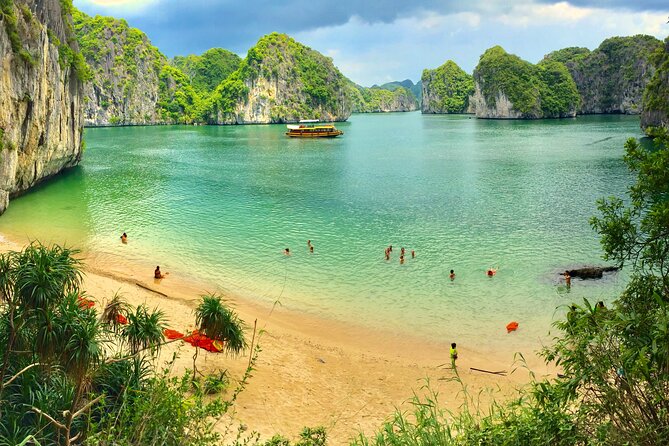 Lan Ha - Ha Long bay with local experts (small group guaranteed) - Lunch at anchor: what makes the meal portion feel worth it