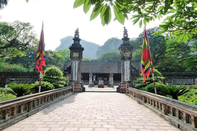 Luxury Ninh Binh: Hoa Lu - Mua Cave - Tam Coc Day Tour from Hanoi - Hoa Lu: Dinh and Le Temples in Vietnam’s 10th-Century Setting