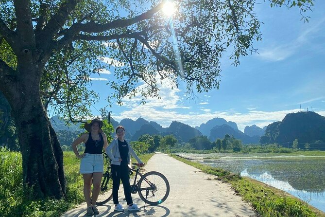 Luxury small Group Hoa Lu - Tam Coc - Mua Cave Max 6 - 8 pax/tour - Lunch that actually feeds you, then Tam Cốc’s boat drift