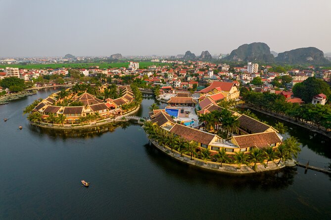 Luxury small Group Hoa Lu - Tam Coc - Mua Cave Max 6 - 8 pax/tour - Transportation and comfort: the “luxury limousine” part that matters