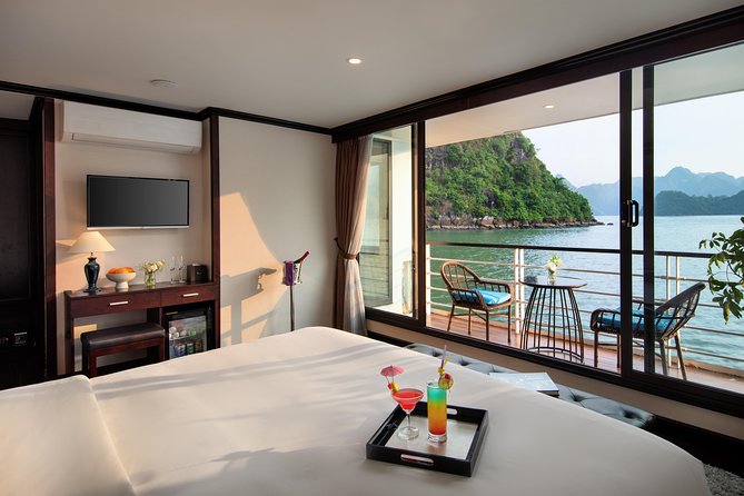 Mon Chéri Cruises 5 star: Amazing 3 days exploring Halong & Cat Ba island - Day 1: Lan Ha Bay morning and the classic Halong Bay scenery stop