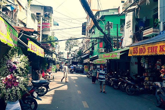 Morning Saigon Unseen+Street Food Tour with Ao Dai Riders Option - Should You Book This Morning Saigon Unseen+Street Food Tour?