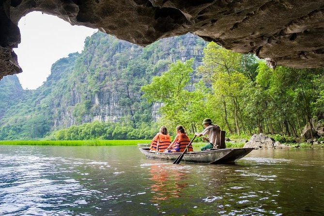 Ninh Binh Highlights Hoa Lu/Bai Dinh-Trang An/ Tam Coc- Mua Cave - Tam Cốc–Bích Động: caves by boat plus cave-temple scenery
