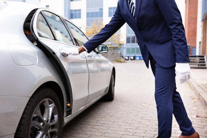 Private Arrival Transfer: Tan Son Nhat Airport to Ho Chi Minh City Hotels - The Name Sign Moment: Easy When It Clicks