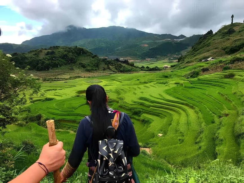Sapa 1 Day Long Trek: Trek to Hau Thao and Sa Seng Villages - Hau Thao Village: Rice work in season and the stories behind Hmong house-building